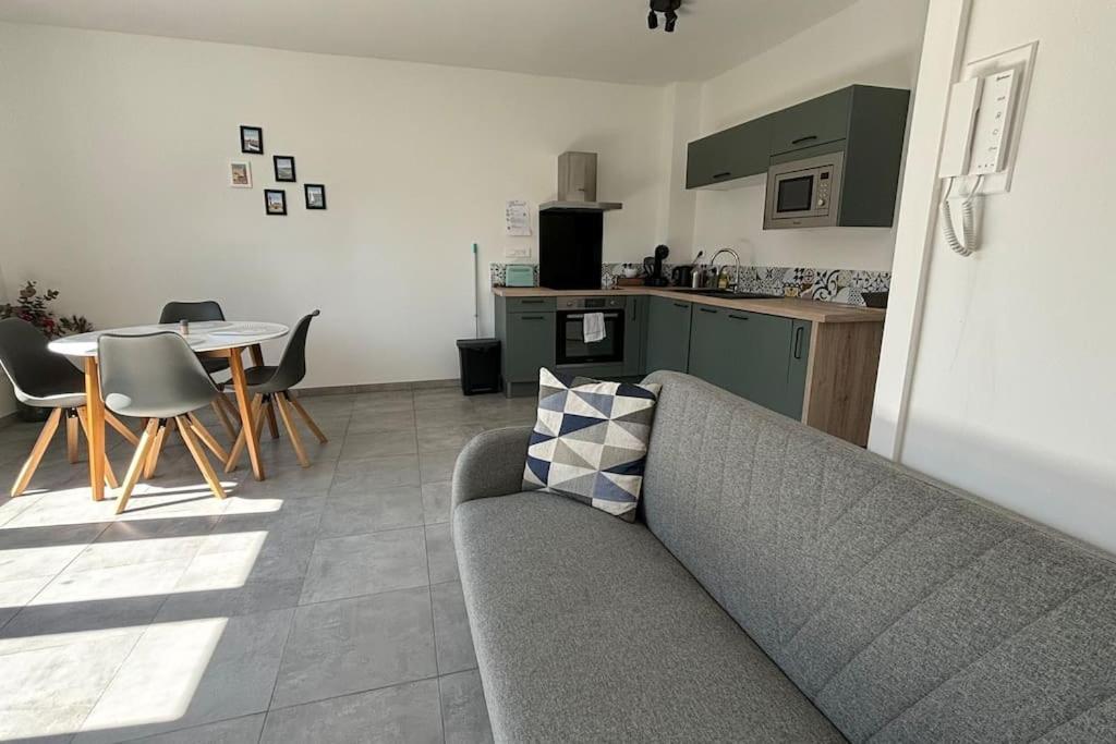 Apartment Proche Gare, T2 Equipe *